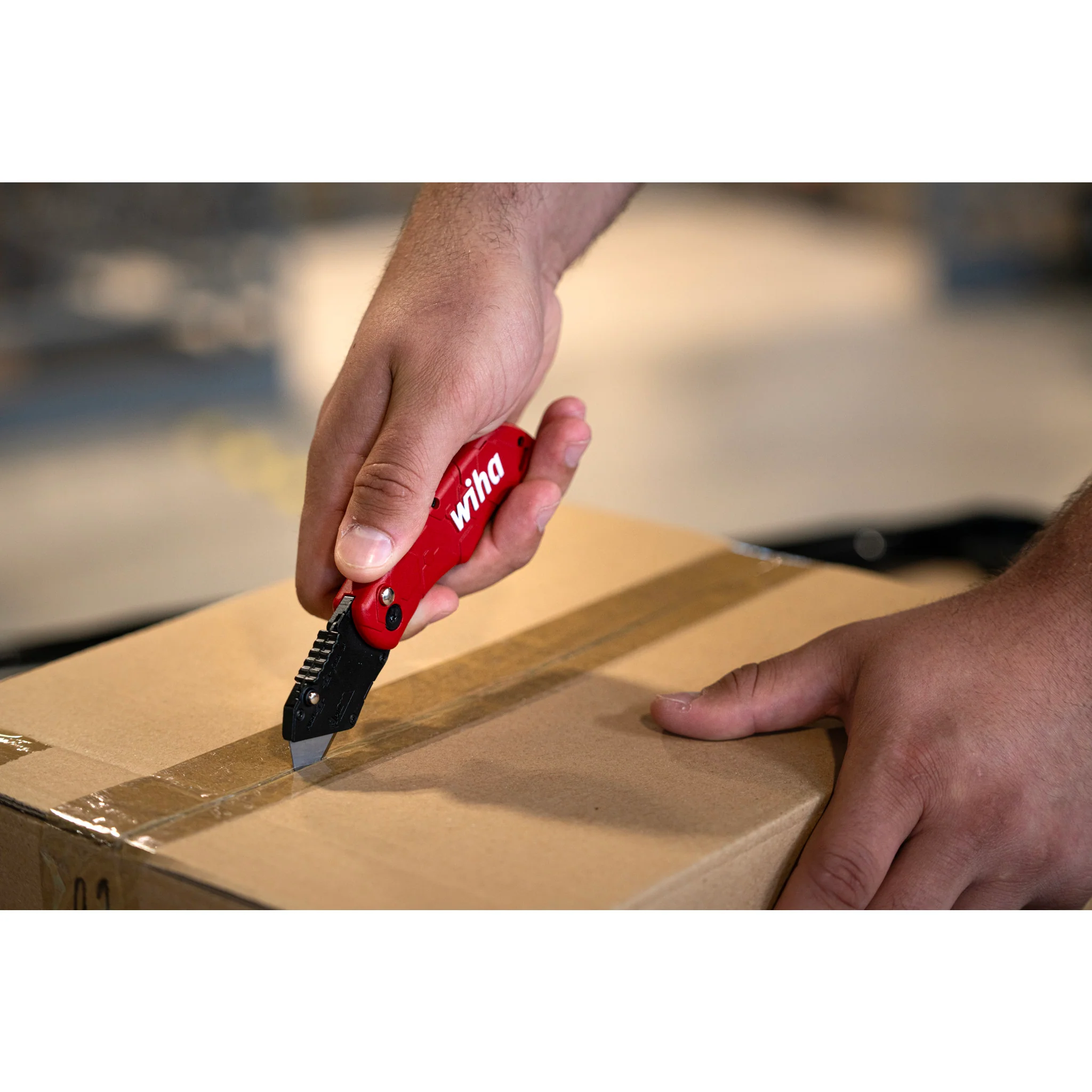 FlipLoc Folding Utility Knife with Blades - Image 3